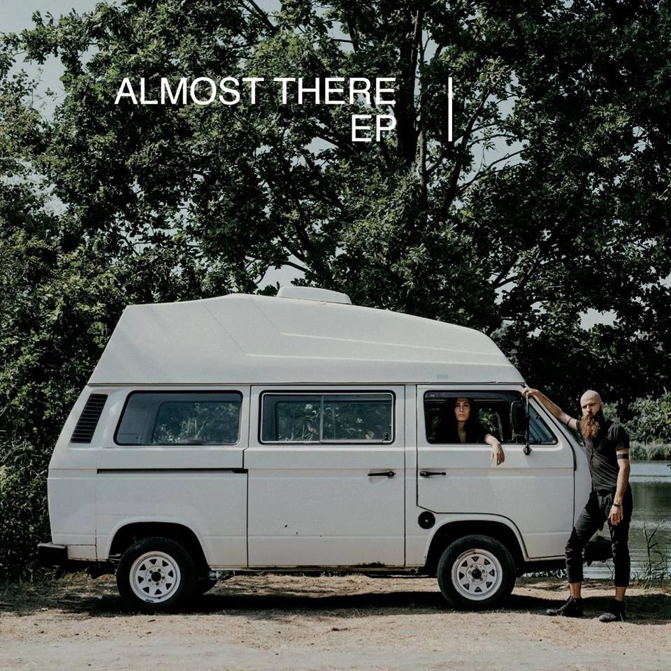 Okładka płyty Almost There EP zespołu Our House By The Lake nagrana w unIQ Studio